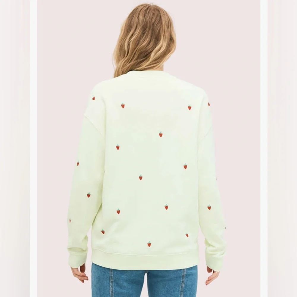 Kate Spade Embroidered Strawberry Coquette Girl Loose Relaxed fit crew neck xs